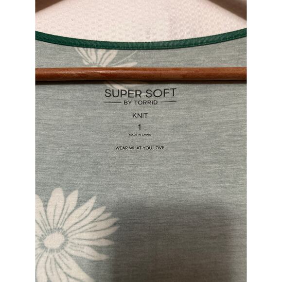 Torrid Super Soft Knits Plus Green Floral Tie Front Keyhole Babydoll Top 1X - Picture 5 of 10